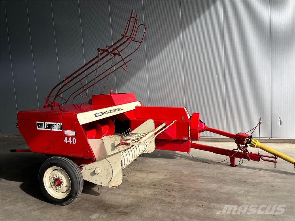 Case IH IHC 440 Square balers