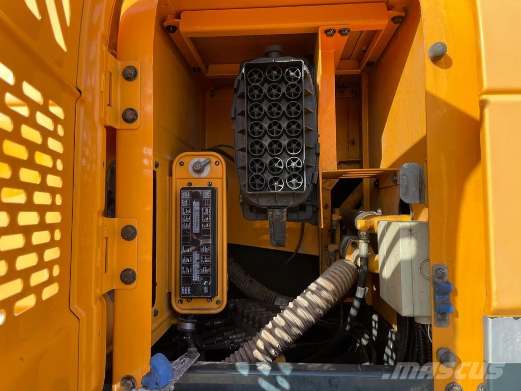 Hyundai Robex 300NLC-9A Гусеничні екскаватори