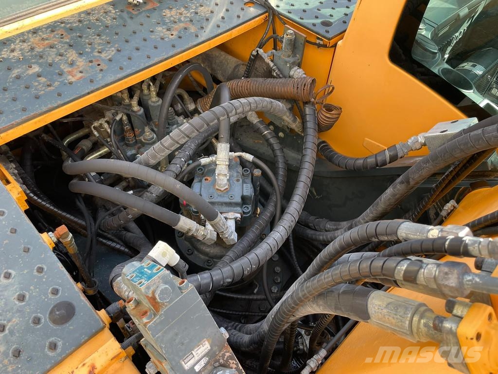 Hyundai Robex 300NLC-9A Гусеничні екскаватори