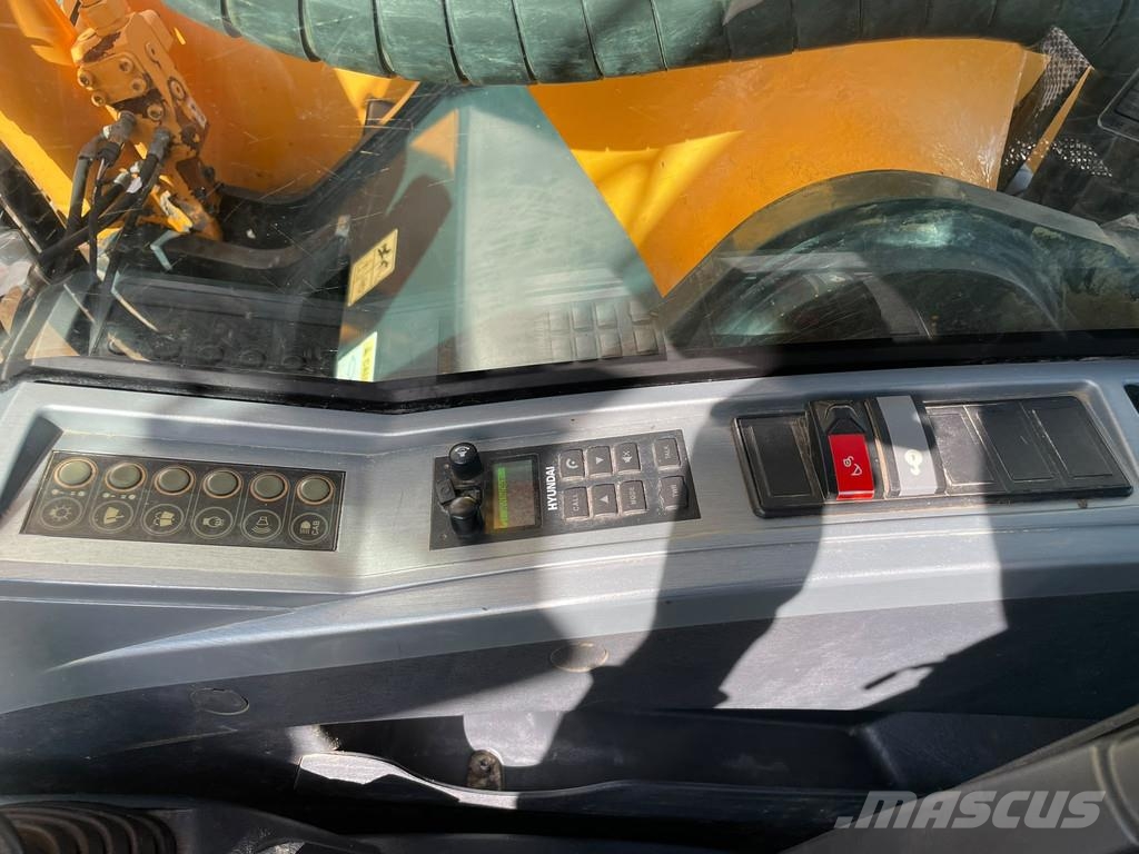 Hyundai Robex 300NLC-9A Гусеничні екскаватори