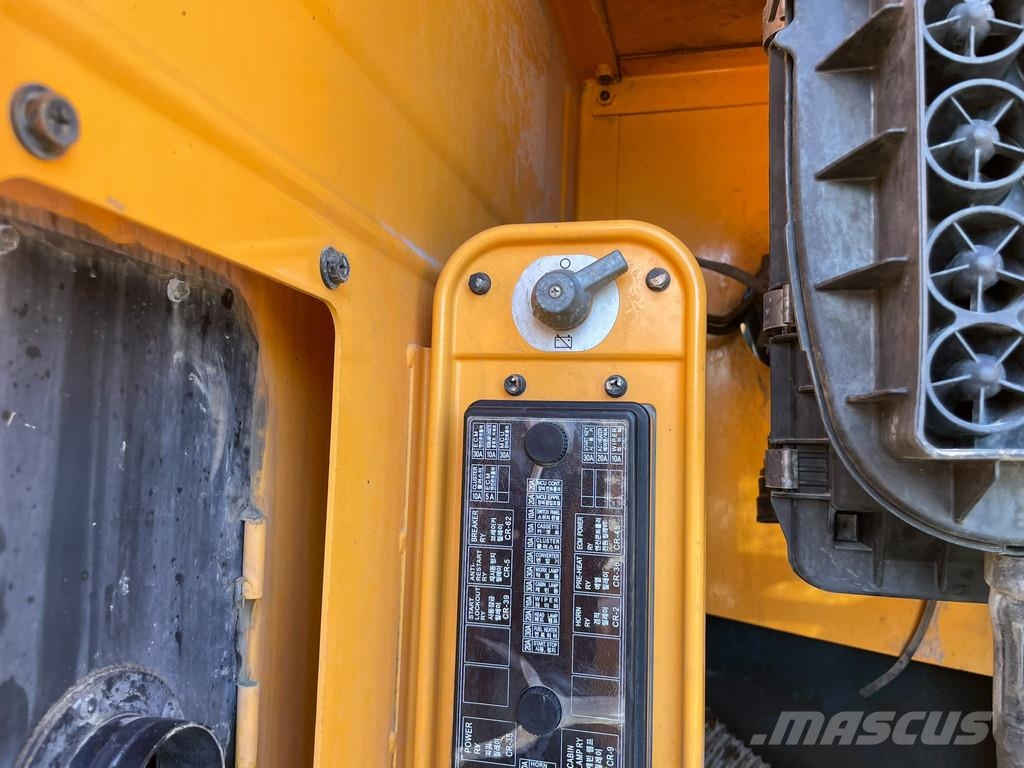Hyundai Robex 300NLC-9A Гусеничні екскаватори