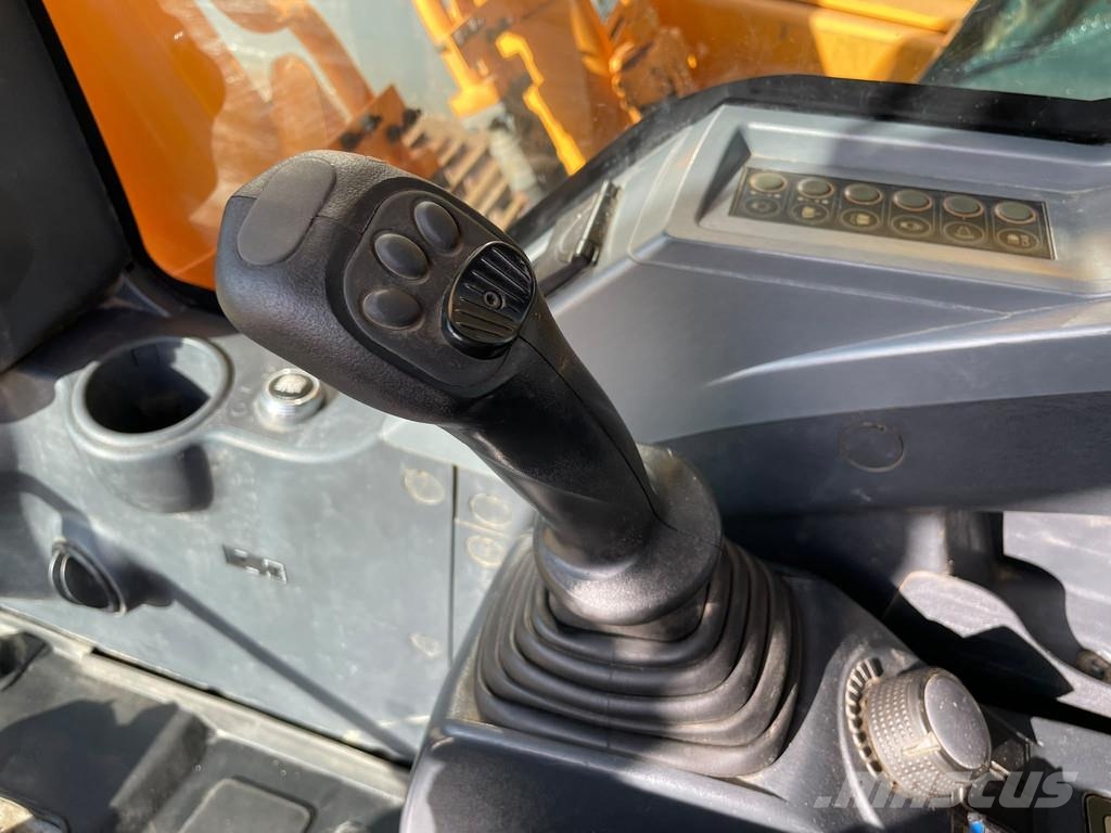 Hyundai Robex 300NLC-9A Гусеничні екскаватори