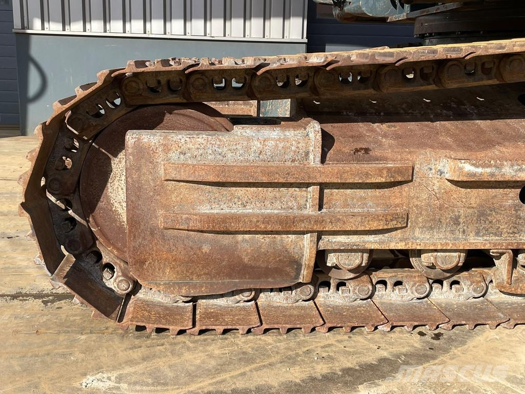 Hyundai Robex 300NLC-9A Гусеничні екскаватори