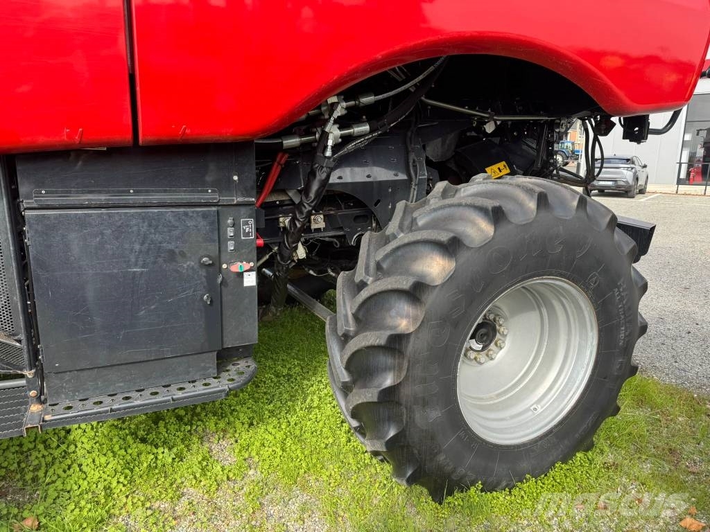 Case IH Axial Flow 7250 Комбайни