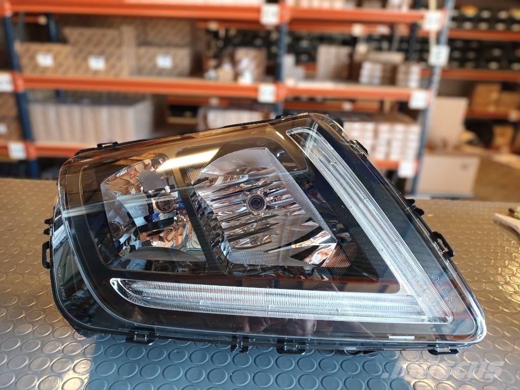 Volvo HEADLAMP 24159415 Транспорт - Інші