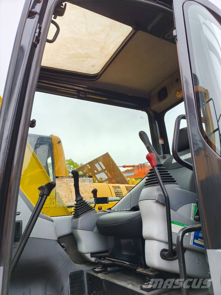Komatsu PC 78 US 小型挖掘机