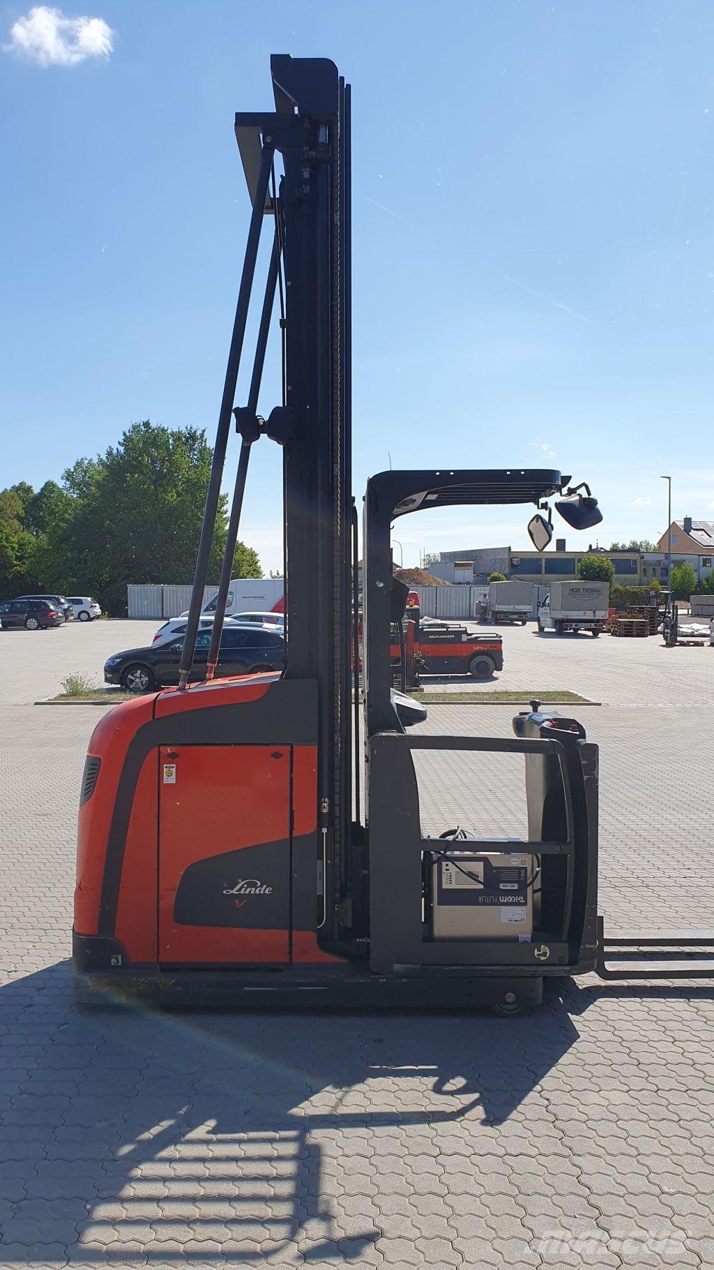 Linde V48 Visokodvižni komisionirni viličar