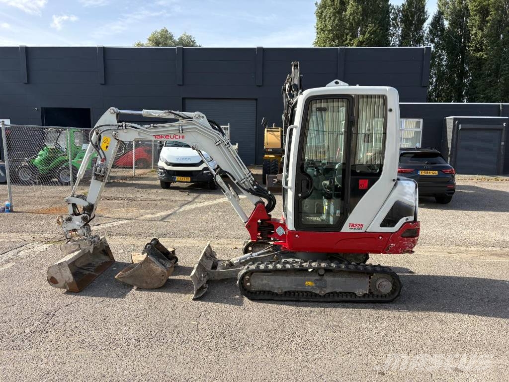 Takeuchi TB 225 POWERTILT!! Minigraafmachines < 7t