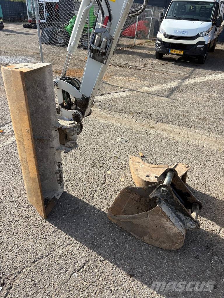 Takeuchi TB 225 POWERTILT!! Minigraafmachines < 7t
