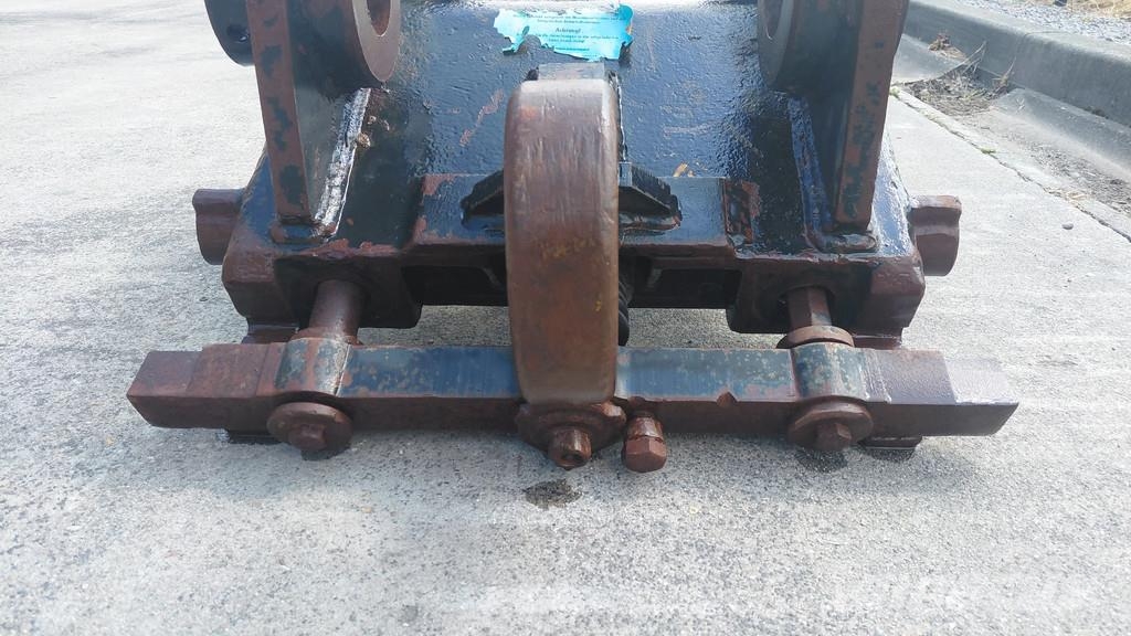Hitachi ZX210 CW30 / CW40 quick coupler Bakken