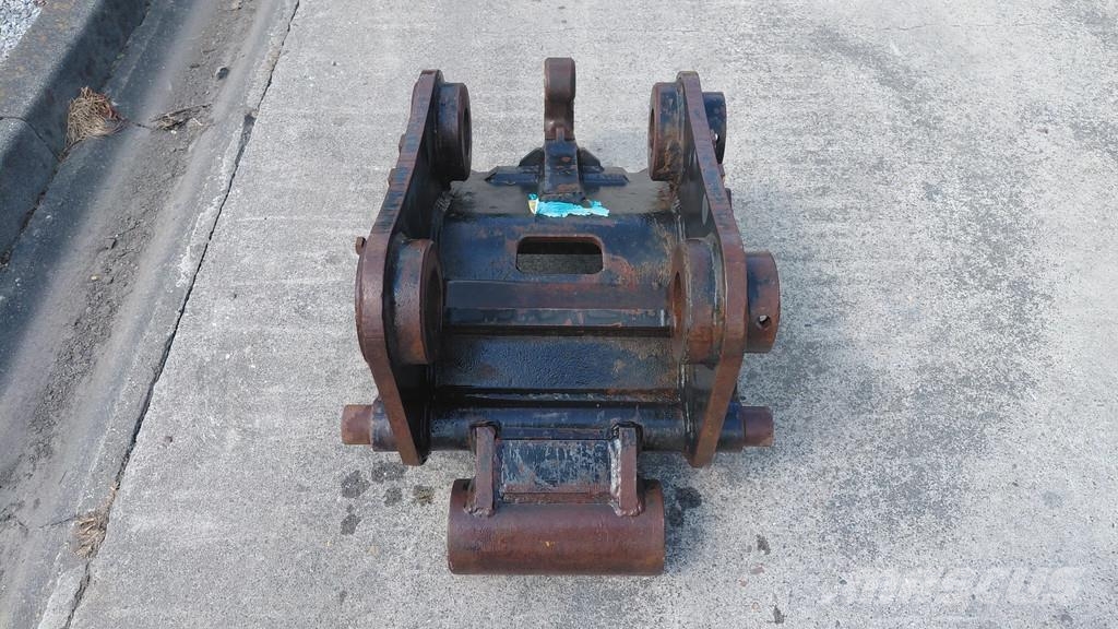 Hitachi ZX210 CW30 / CW40 quick coupler Bakken