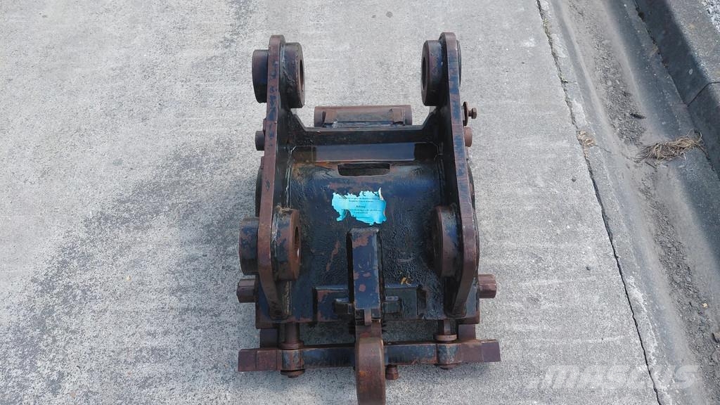 Hitachi ZX210 CW30 / CW40 quick coupler Bakken