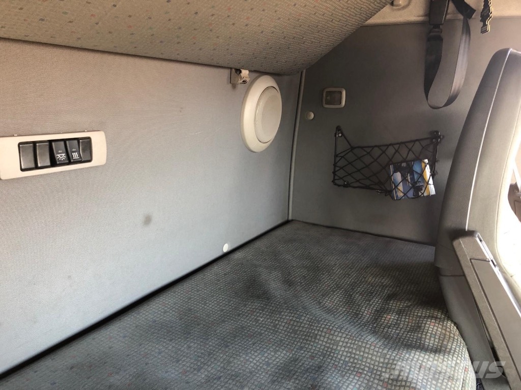 Volvo FM 12 Platformas/izkraušana no sāniem