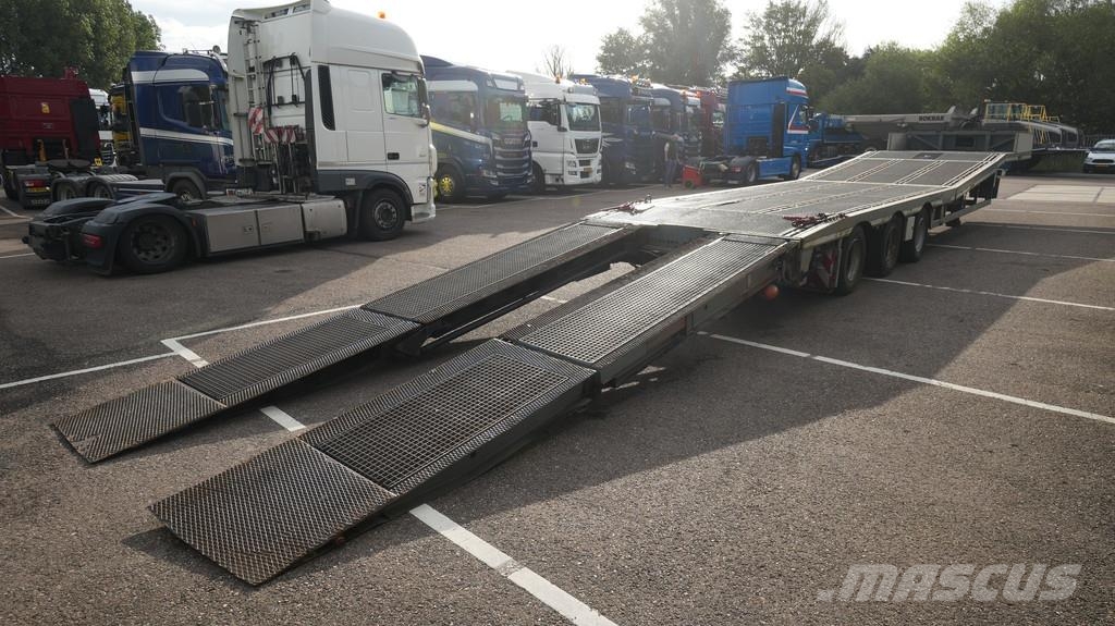 Nooteboom 3 axle semi low loader with ramps Brønnhenger semi