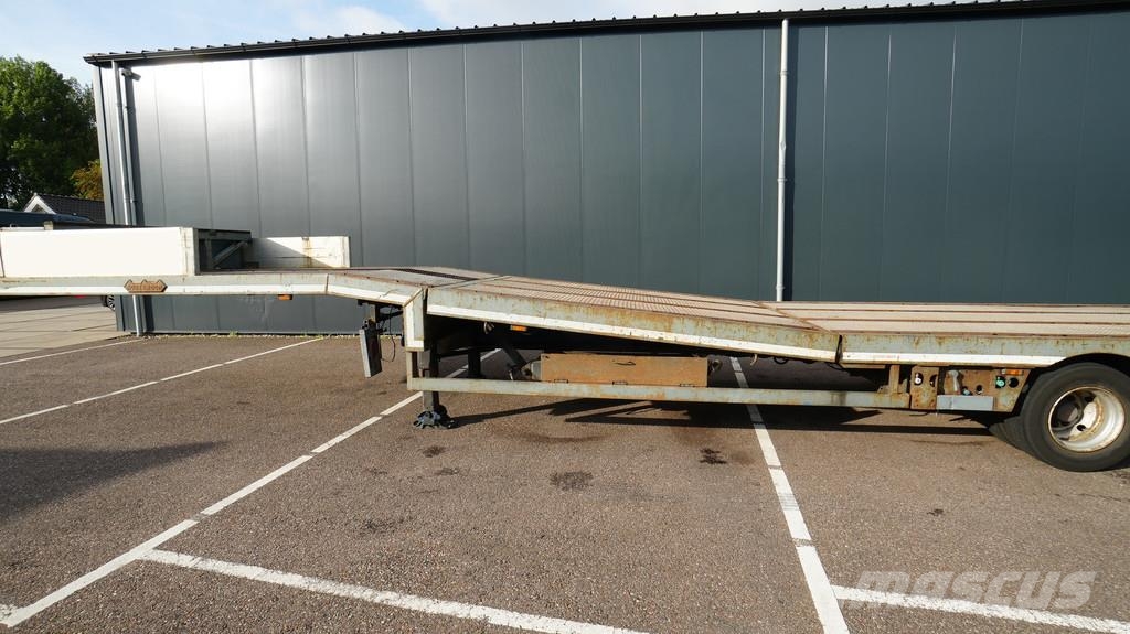 Nooteboom 3 axle semi low loader with ramps Brønnhenger semi