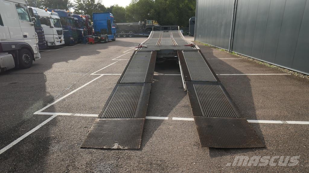 Nooteboom 3 axle semi low loader with ramps Brønnhenger semi