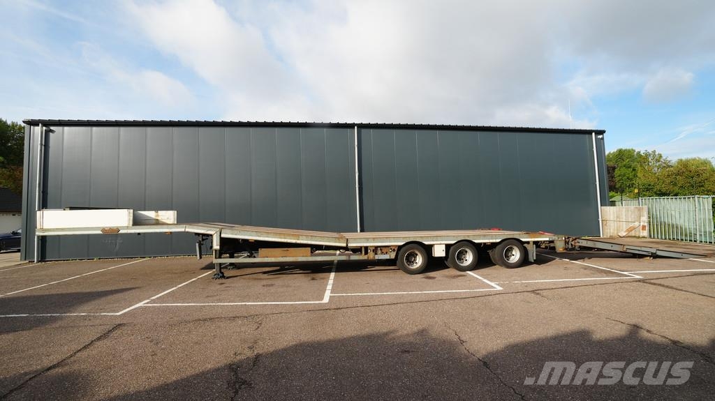 Nooteboom 3 axle semi low loader with ramps Brønnhenger semi