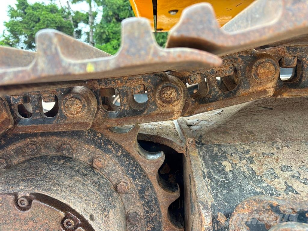 JCB 131 XLC حفارات زحافة