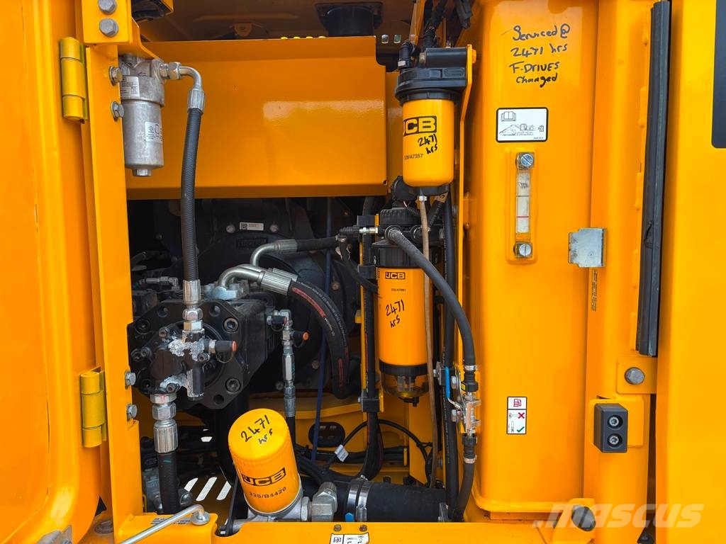 JCB 131 XLC حفارات زحافة
