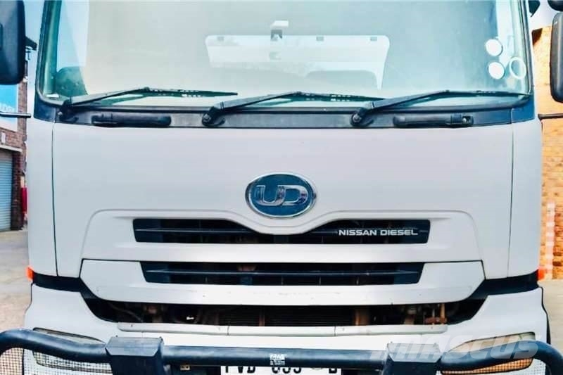 UD WF 330 Otros camiones