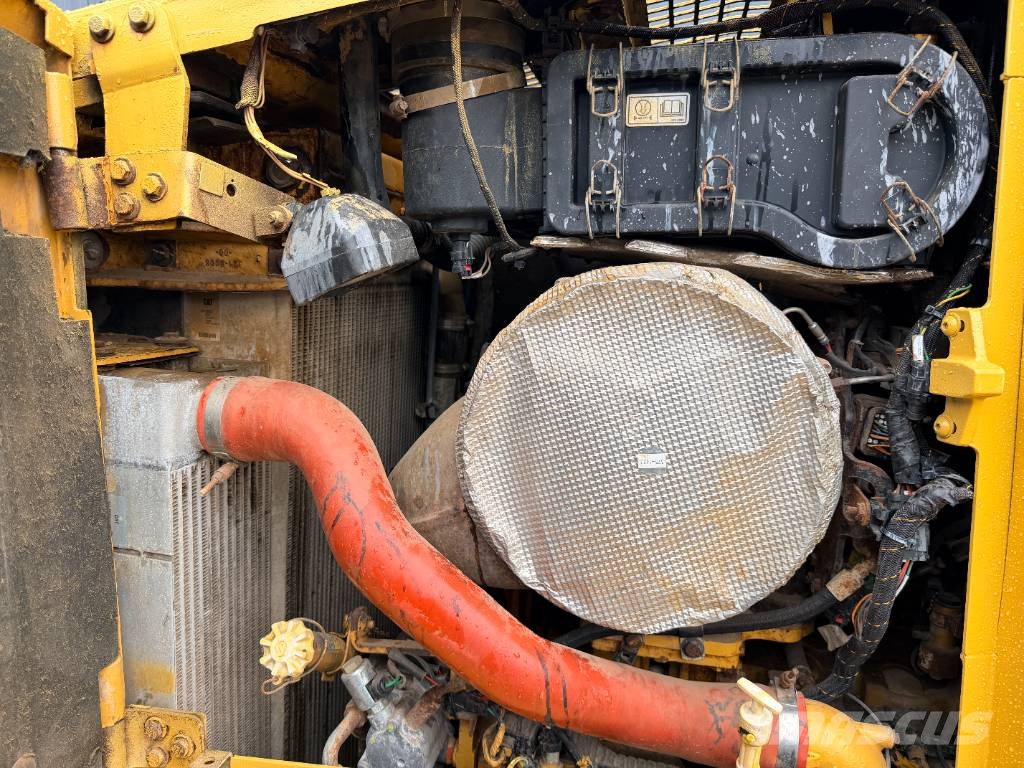 CAT D6T XL Telaketjupuskutraktorit