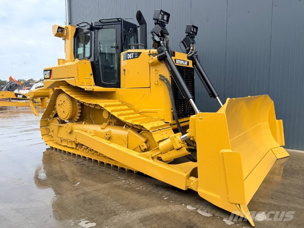 CAT D6T XL Telaketjupuskutraktorit
