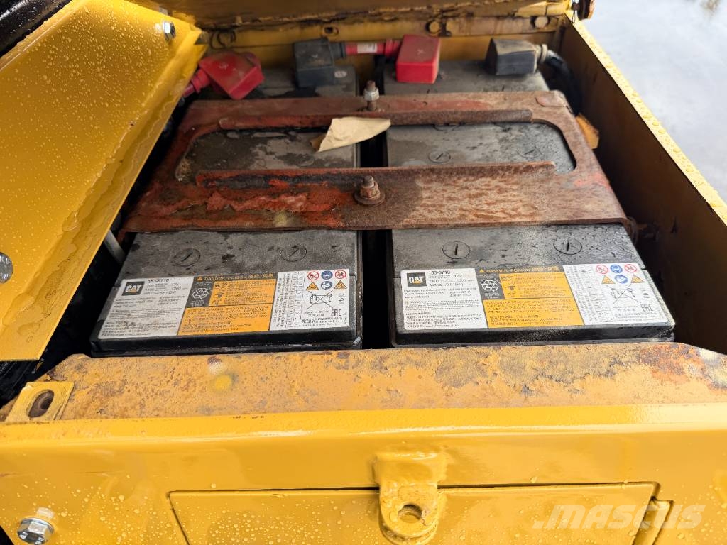 CAT D6T XL Telaketjupuskutraktorit