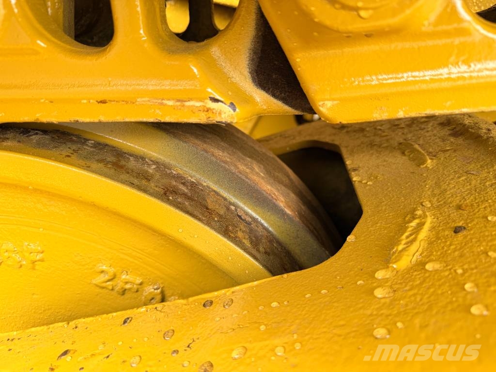 CAT D6T XL Telaketjupuskutraktorit