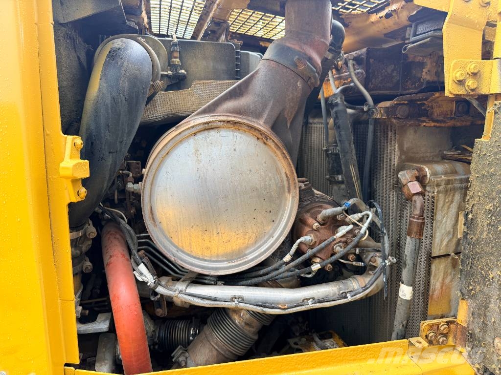 CAT D6T XL Telaketjupuskutraktorit