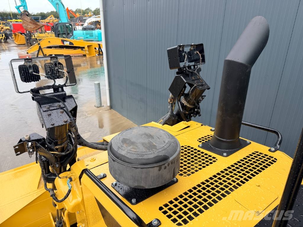 CAT D6T XL Telaketjupuskutraktorit
