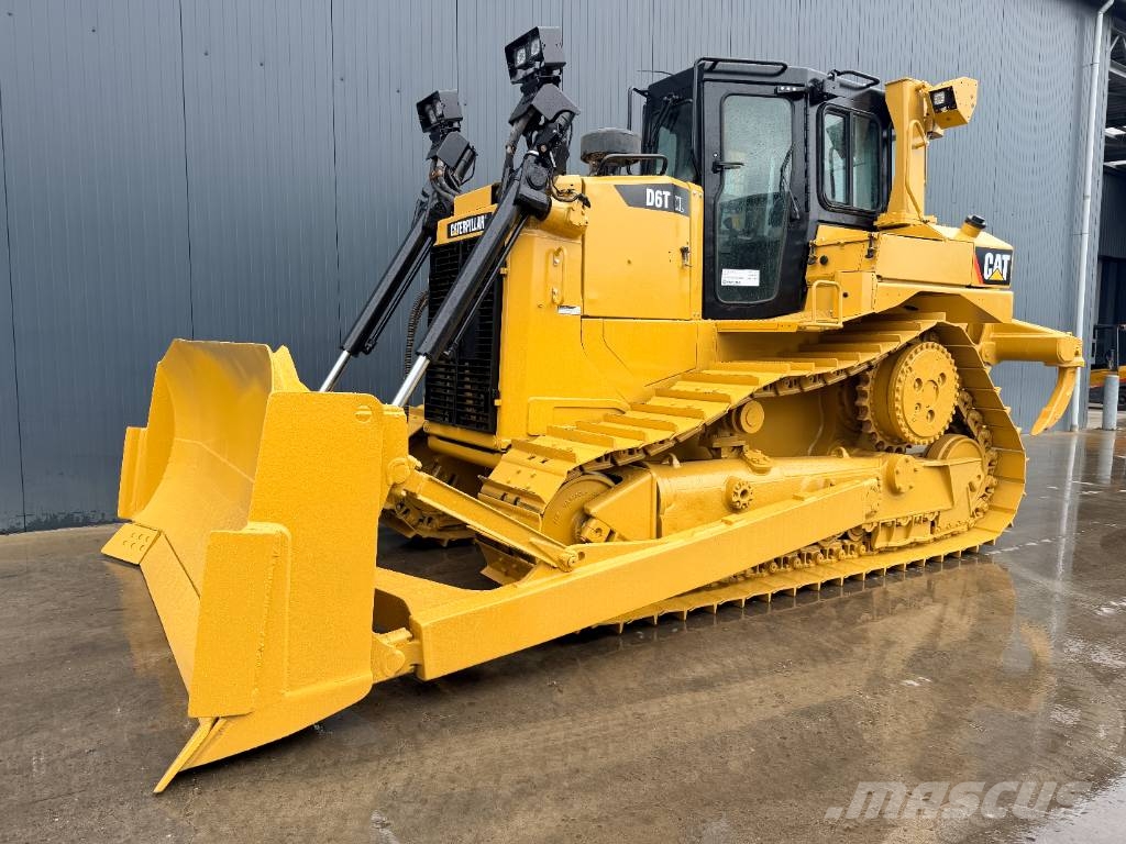 CAT D6T XL Telaketjupuskutraktorit