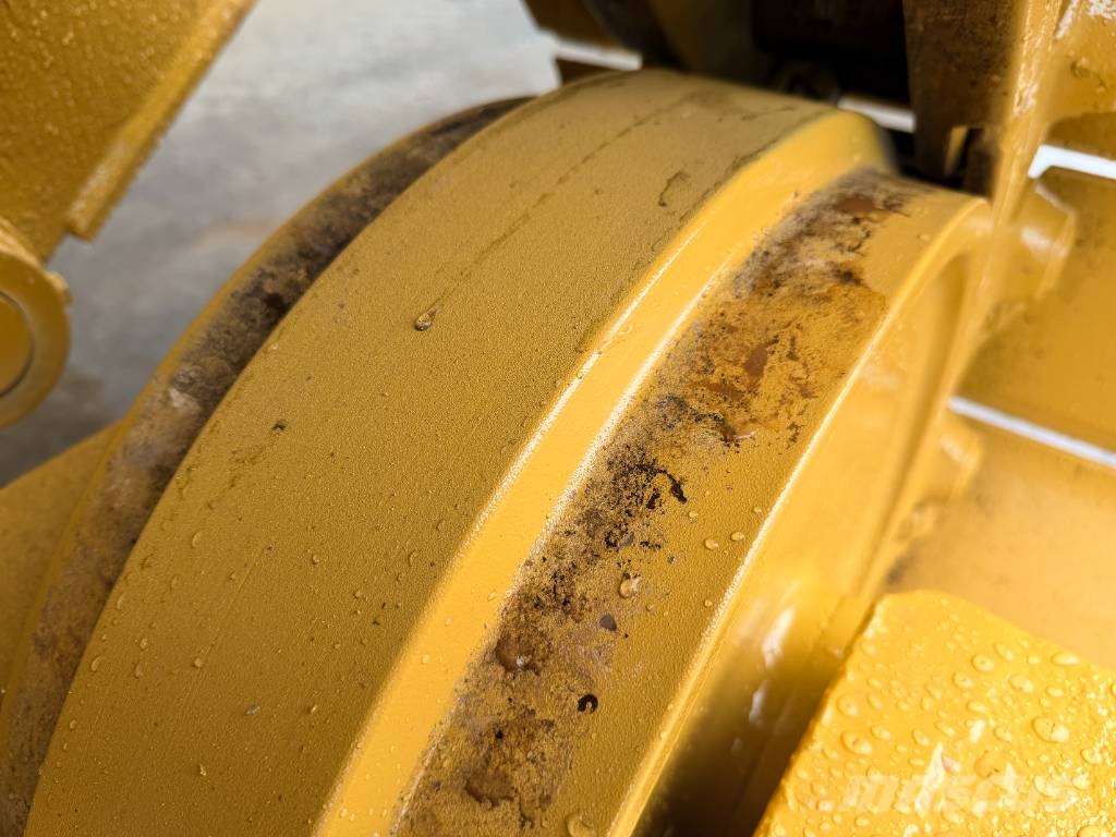 CAT D6T XL Telaketjupuskutraktorit