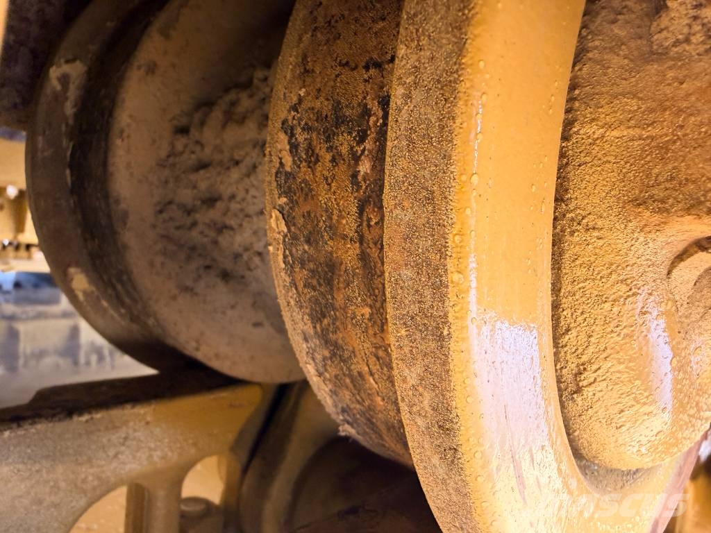 CAT D6T XL Telaketjupuskutraktorit