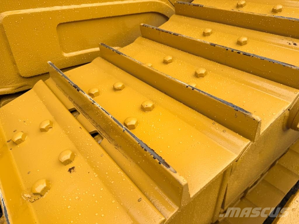 CAT D6T XL Telaketjupuskutraktorit