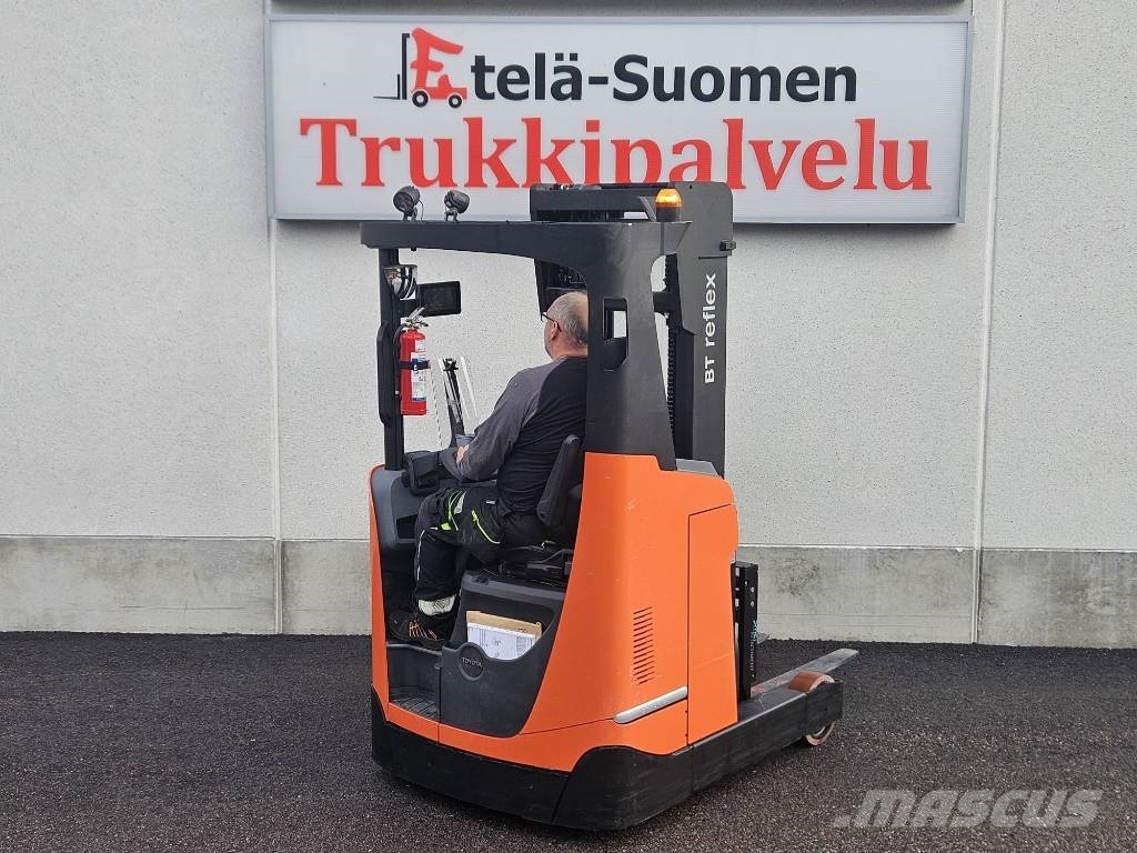 Toyota RRE 140 HE Chariot à mât rétractable