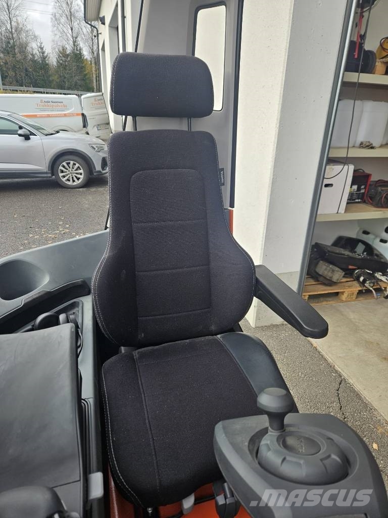 Toyota RRE 140 HE Chariot à mât rétractable