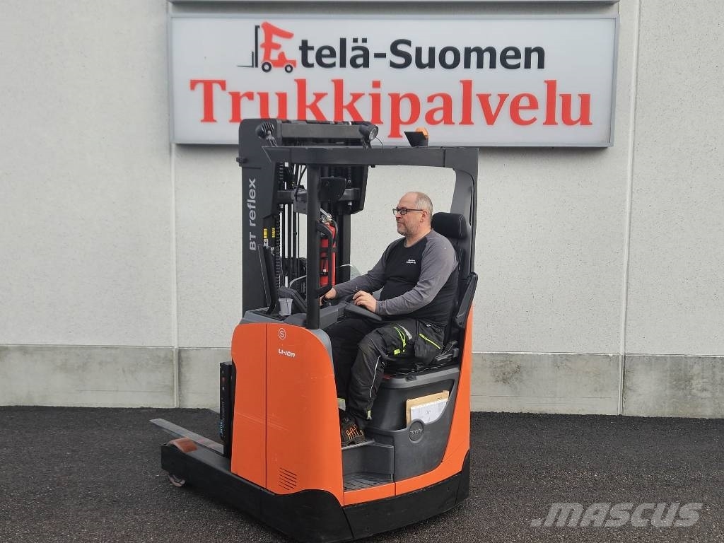 Toyota RRE 140 HE Chariot à mât rétractable
