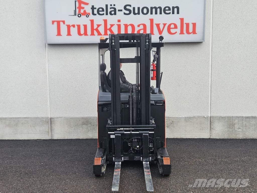 Toyota RRE 140 HE Chariot à mât rétractable