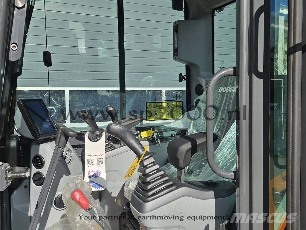 Develon DX 63-7 Midi excavators 7t - 12t