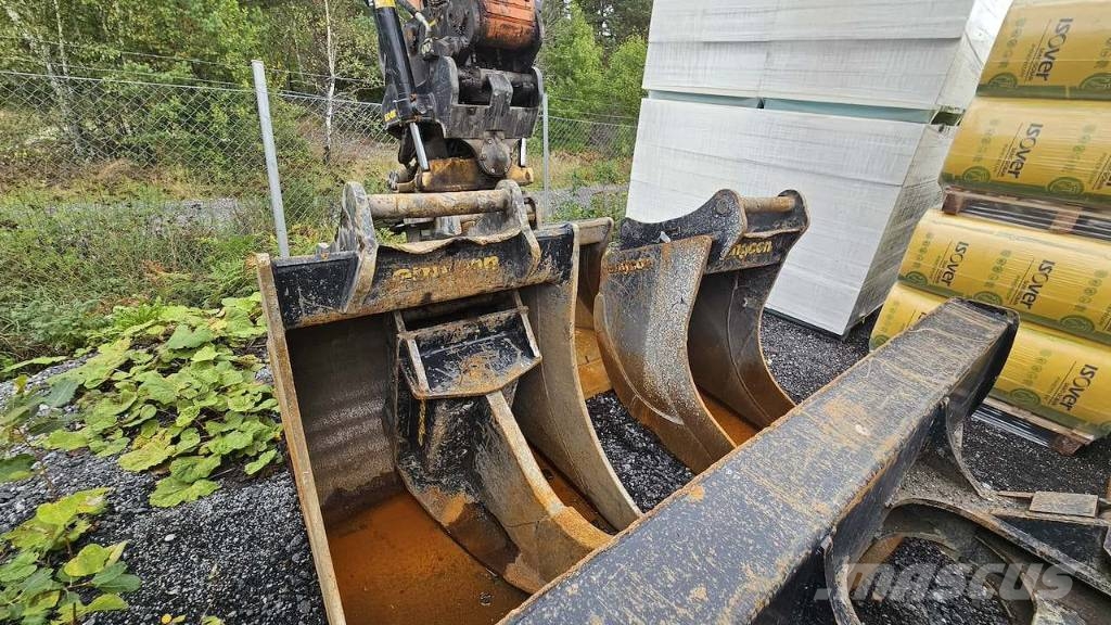 Hitachi ZX 225 US LC-7 Roomikekskavaatorid