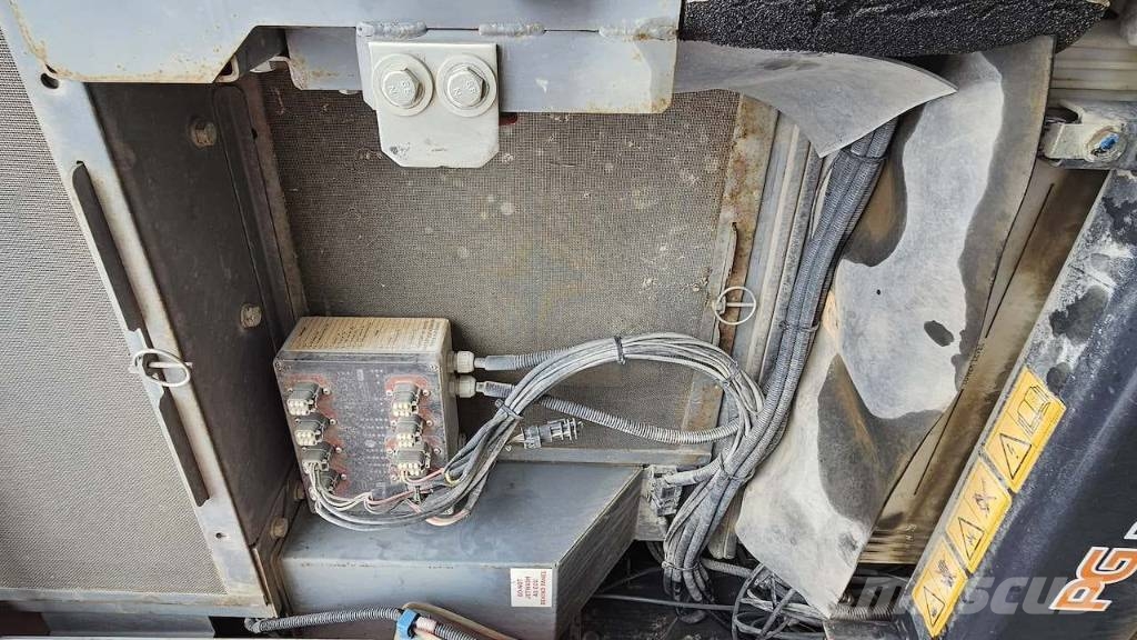 Hitachi ZX 225 US LC-7 Roomikekskavaatorid