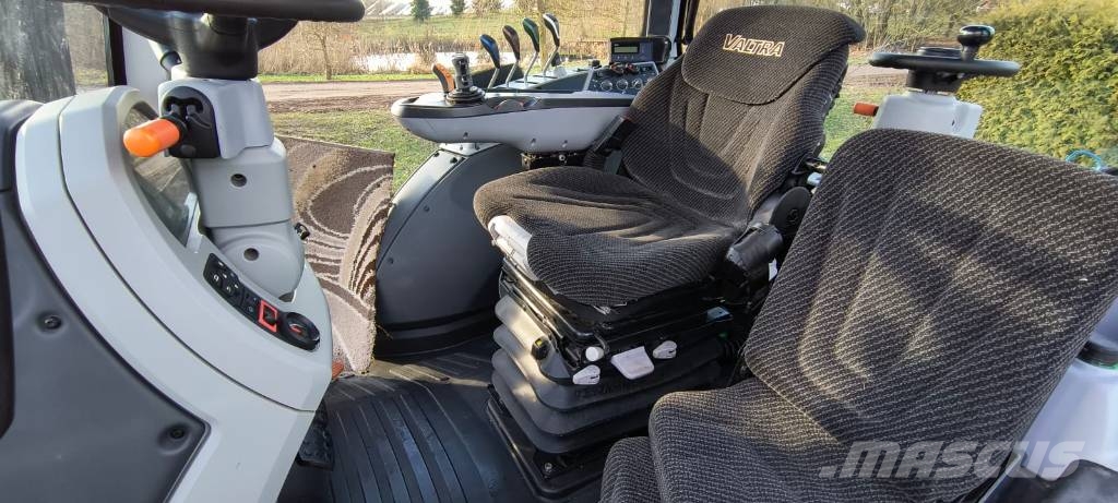 Valtra T 174 E Active Traktoren