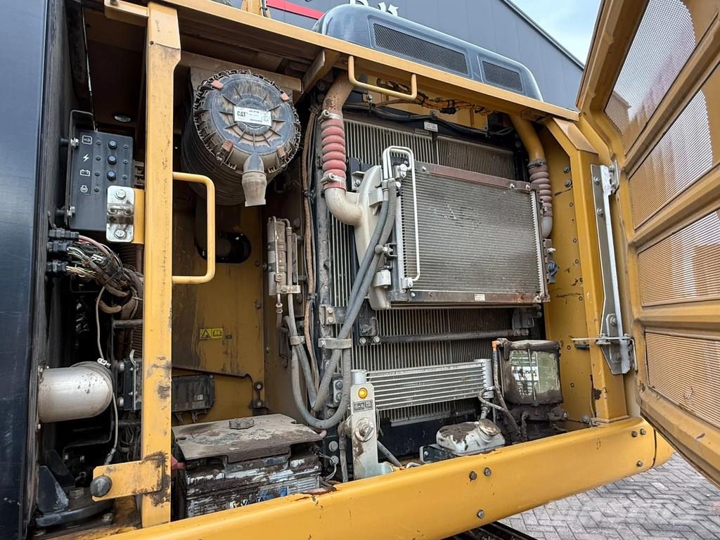 CAT 323FL Rupsgraafmachines