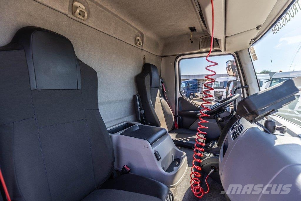 Renault D 18 250 DXI + DHOLLANDIA 1.5T. Camiones con caja de remolque