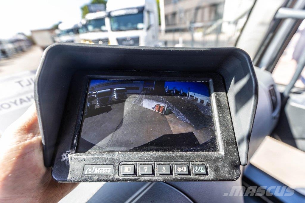 Renault D 18 250 DXI + DHOLLANDIA 1.5T. Camiones con caja de remolque