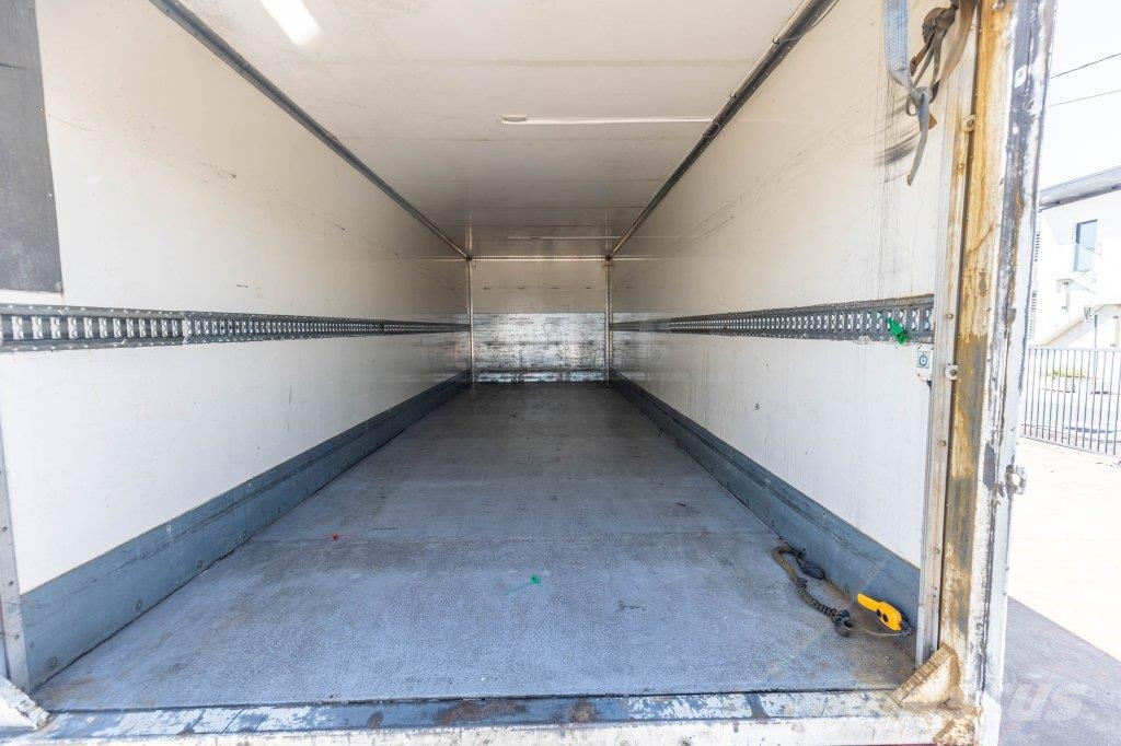 Renault D 18 250 DXI + DHOLLANDIA 1.5T. Camiones con caja de remolque