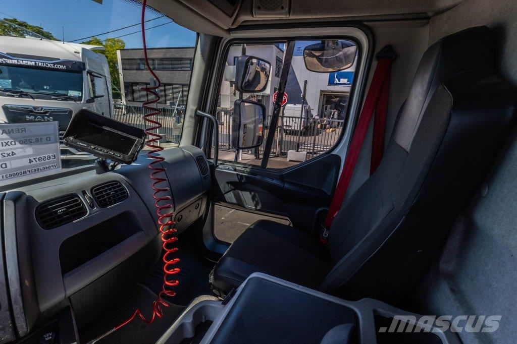 Renault D 18 250 DXI + DHOLLANDIA 1.5T. Camiones con caja de remolque