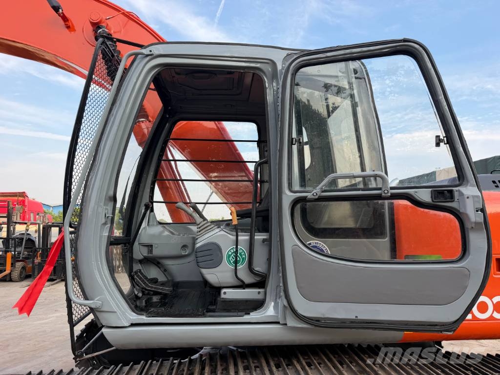 Hitachi EX 200 대형 굴삭기 29톤 이상