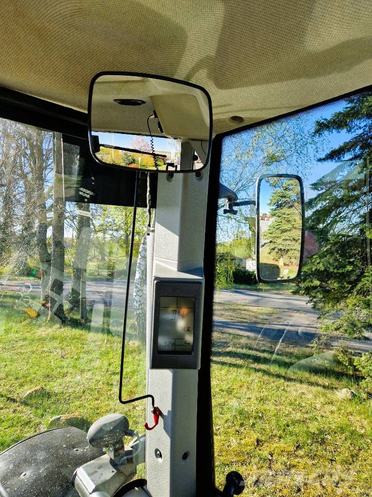 CLAAS Axion 810 Traktoren