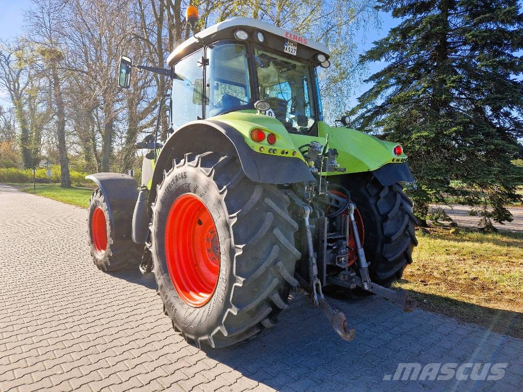 CLAAS Axion 810 Traktoren